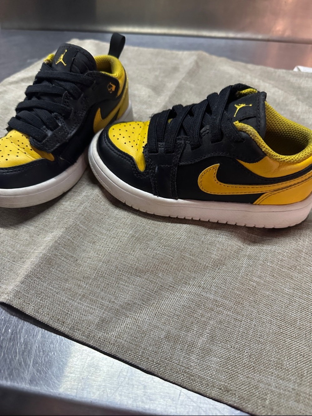 Nike Kids Black and Yellow Low-Top Sneakers with Swoosh